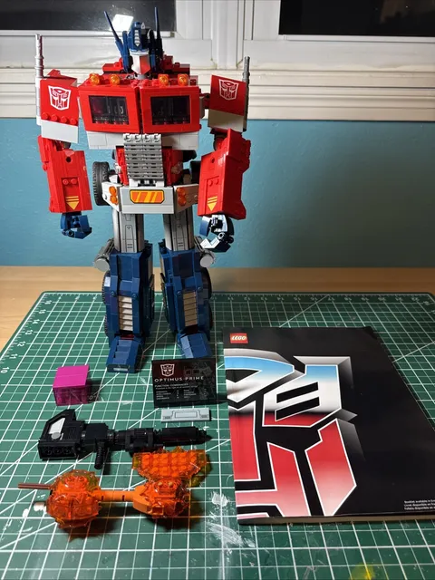 LEGO Optimus Prime Icons 10302. Complete with Instructions. Loose. No Box