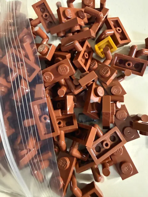 LEGO-NEW-#4623B-REDDISH BROWN- 1 X 2 PLATE MODIFIED W/ UP ARM-50 PIECES