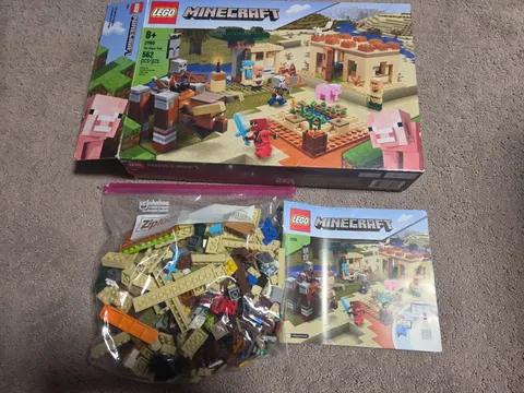 LEGO Minecraft The Illager Raid 21160. 100% Complete With Box and Manual
