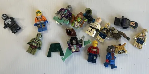LEGO Random Bulk Lot of Mixed Lego Pieces And Minifigs - 4lb Lot