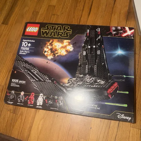 LEGO Star Wars 75256 Kylo Ren’s Shuttle New Sealed – Retired