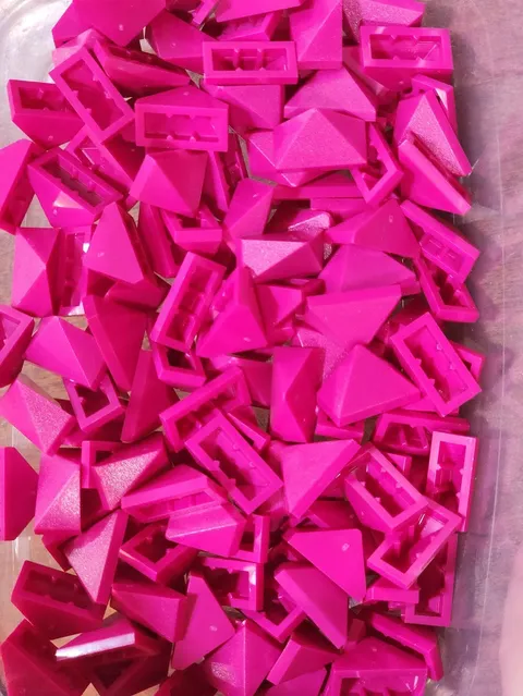 Lego 15571 Magenta Qty 128 NEW Slope 45 2 x 1 Triple with BottomStud Holder
