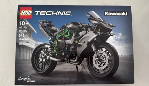 LEGO Technic Kawasaki Ninja H2R Motorcycle 42170 643pcs Pull Back 10+