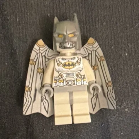 LEGO Batman Minifigure w/ Printed Bat Wings Cape Accessory, 2015