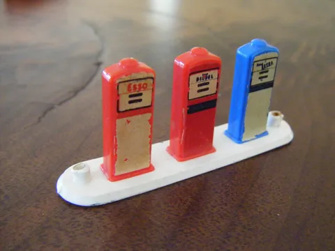 LEGO Vintage Esso Gas Petrol Pumps 1955-66 810 Town Plan 1:87 HO Scale