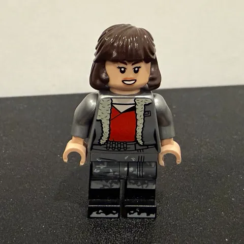 LEGO Star Wars Qi’ra Misprint Minifigure Yoda Back Misprint