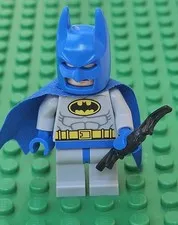 Lego Batman Minifigure (sh0025) from Sets 6857 & 6860 - Type 1 Cowl 