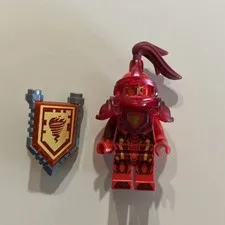 Lego Nexo Knights Minifigure Ultimate Macy Halbert with Helmet Plume - 70331