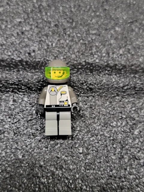 LEGO Vintage 1996 Space Exploriens Minifigure W Radio Torso (sp008) & Air Tanks