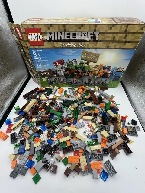 LEGO Minecraft Crafting Box (21116) - Not complete + Box & Some Instructions