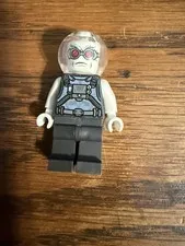 LEGO DC SUPER HERO MR. FREEZE MINIFIGURE WITH FREE SHIPPING
