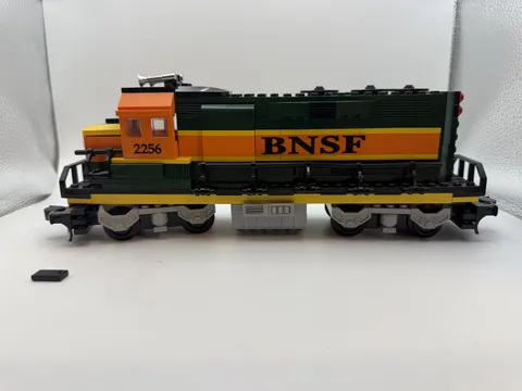 LEGO 10133 BNSF Diesel Locomotive #2256 Retired w/ Manual