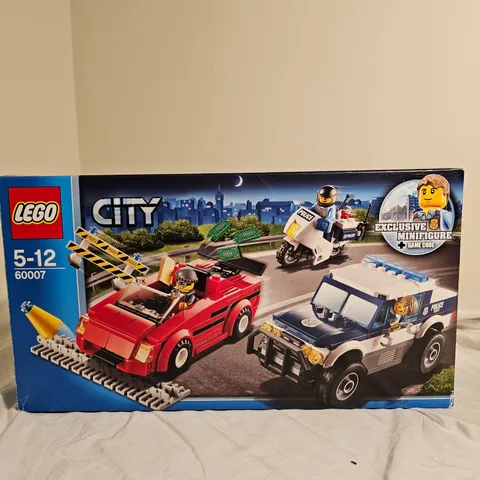 LEGO CITY Police Set 60007 High Speed Chase 100% COMPLETE Exclusive Cars