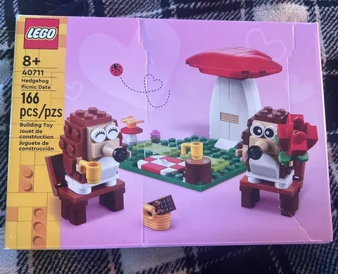 LEGO Iconic: Hedgehog Picnic Date (40711)  Retired 166 Pcs New