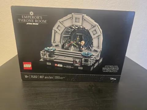 LEGO Star Wars: Emperor's Throne Room Diorama (75352) Retired & Sealed