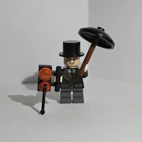 LEGO Minifigure The Penguin Fur Collar Super Heroes DC Batman 76010 sh096 Sh0096
