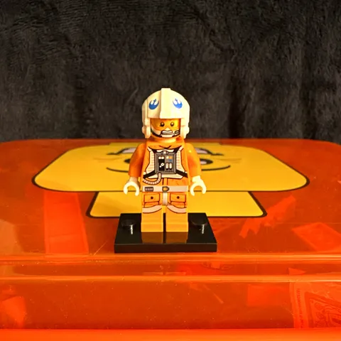 LEGO Star Wars Rebel Pilot Minifigure Orange Suit White Helmet