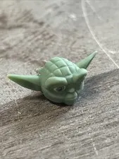 LEGO Star Wars - Minifig Head - Straight Ears Large Eyes and Gray Hair (Yoda)