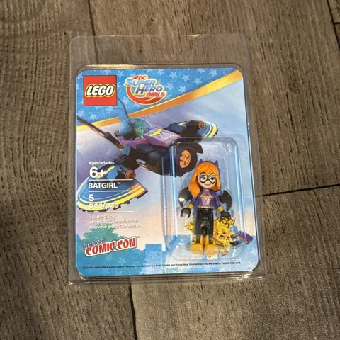 LEGO DC: Batgirl Minifigure Blister NYCC 2016 Exclusive New York Comic Con Rare
