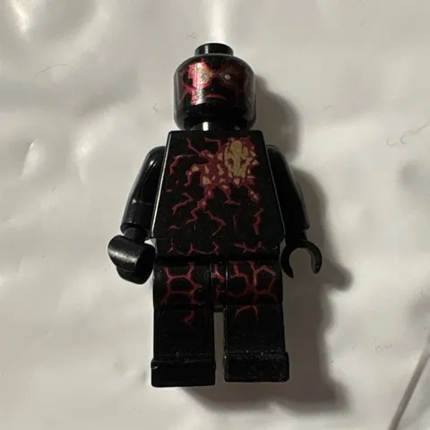 LEGO Minifigure nrg Cole Figure w/ Dark Red Crackle Pattern Torso & Head