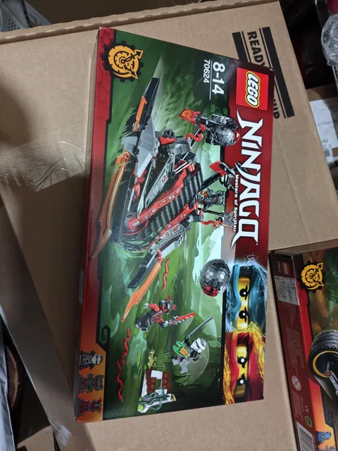 LEGO NINJAGO: Vermillion Invader (70624)