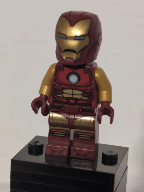 Lego Marvel Super Heroes Minifigure SH910 SH0910 Iron Man Red and Gold Armor