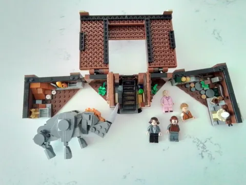 Lego 75952 Fantastic Beasts Newt's Case of Magical Creatures Harry Potter