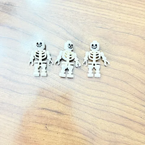 3 Lego Vintage Skeleton w/ Standard Skull Minifigure gen001 Castle, Pirate, 