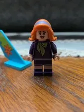 LEGO Scooby-Doo - Daphne Blake - Mini Figure / Mini Fig