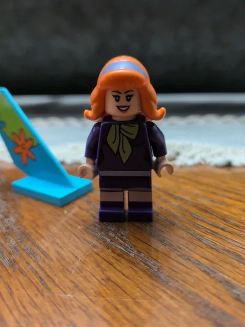 LEGO Scooby-Doo - Daphne Blake - Mini Figure / Mini Fig