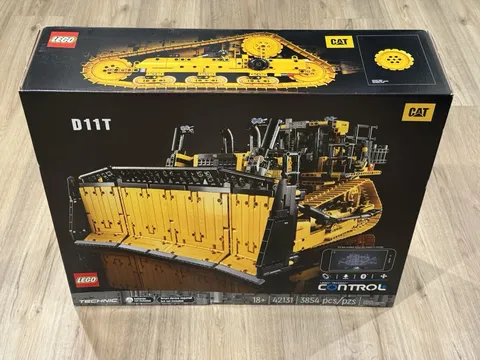 LEGO TECHNIC: Bulldozer 42131 App-Controlled Cat D11 New Mint Box Dozer Complete