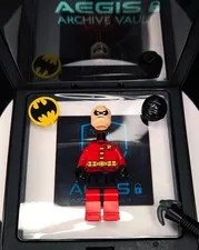 LEGO Robin Minifigure SH0011 DC Pristine Brand New Never Assembled