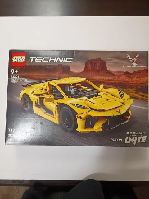 LEGO Technic 42205 Chevrolet Corvette Stingray C8 Set 732pcs (2025)