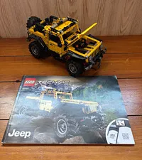 LEGO Technic Jeep Wrangler 42122 665pc Complete Set W/ Box/Instructions