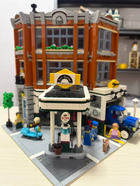 LEGO Icons 10264 Corner Garage 2569 Pcs -丨With Instruction丨No box !