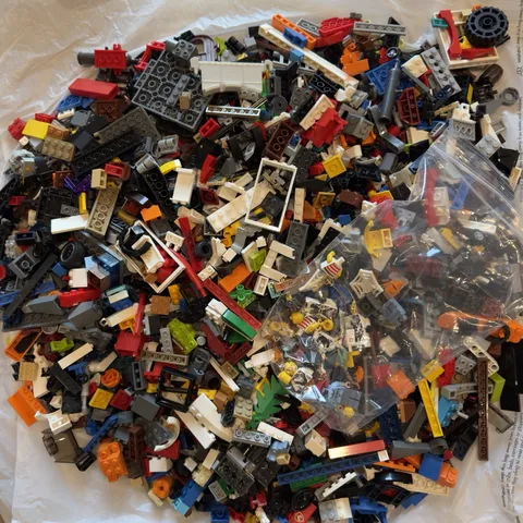 LEGO Bulk Lot of 4.5 Pounds Mixed Blocks, Parts and Pieces, Mini Figs
