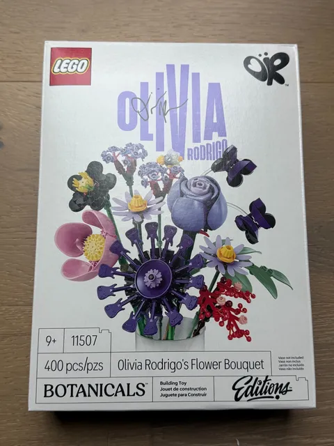LEGO 11507 Olivia Rodrigo Concert Flower Bouquet IN HAND