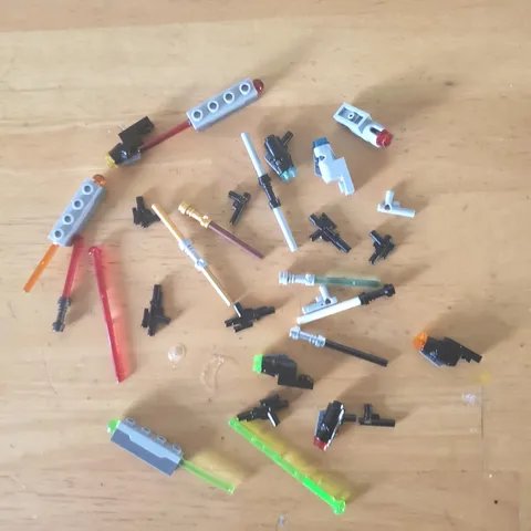 Lego Lot Star Wars Weapons Light Sabers Guns 29 Pieces