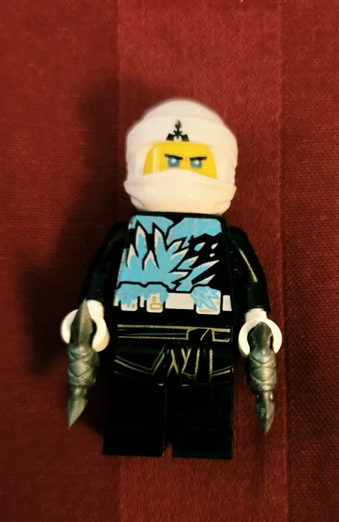 LEGO Ninjago Zane The White Ninja With Throwing Stars