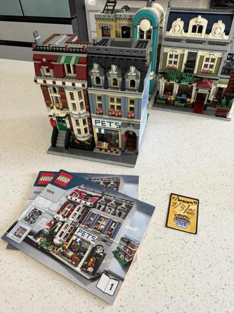 LEGO Creator Expert: Pet Shop (10218) Complete w Instruction Minifigs