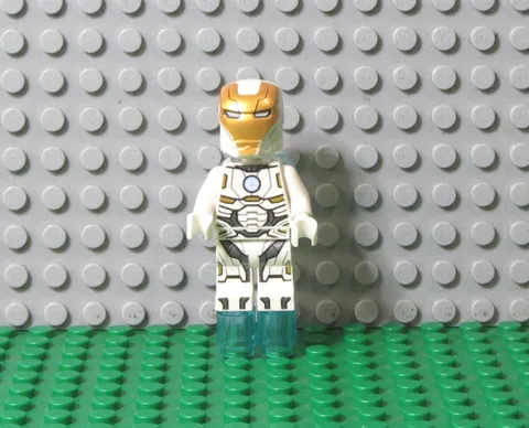 LEGO Avengers Series Space Iron Man Minifigure with White Base