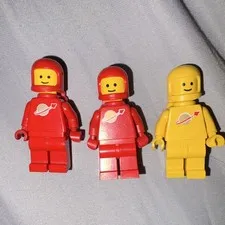 LEGO Space Classic Spaceman Minifigure Lot of 3 Plastic (2 Red, 1 Yellow)