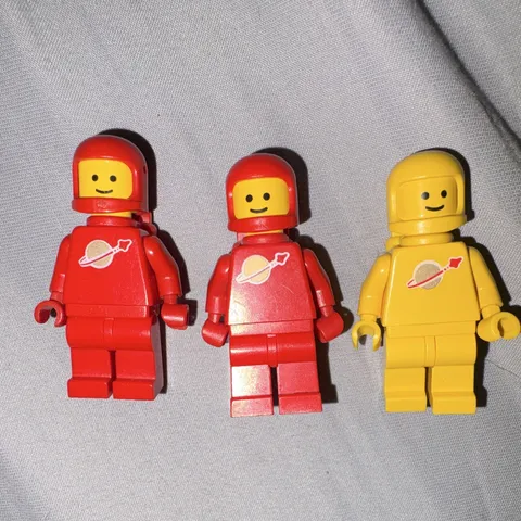 LEGO Space Classic Spaceman Minifigure Lot of 3 Plastic (2 Red, 1 Yellow)