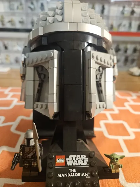 LEGO Star Wars Mandalorian Helmet 75328 w Extra Mando & Grogu Fig Added To Stand