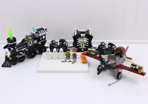 LEGO 9467 Monster Fighters The Ghost Train 5 Minifigures Glow in Dark