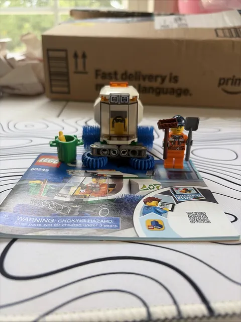 LEGO City 60249 Street Sweeper W/Manual Complete Set - No Box
