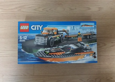 LEGO City 60085 4x4 with Powerboat 301pcs Truck Trailer Boat New Sealed