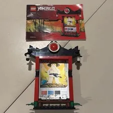 NICE!  LEGO Ninjago 2856134-1 Ninjago Card Shrine 100% Complete w/ Manual & Card