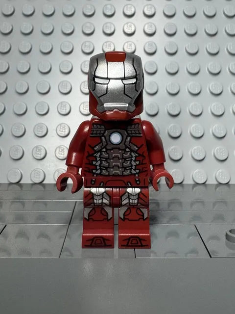 LEGO Iron Man Mark 5 Armor minifigure ( 76125 ) Trans-Clear Head