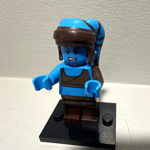 LEGO Minifigure/Fig Star Wars Aayla Secura, Dark Pink Lips, Excellent Condition!
